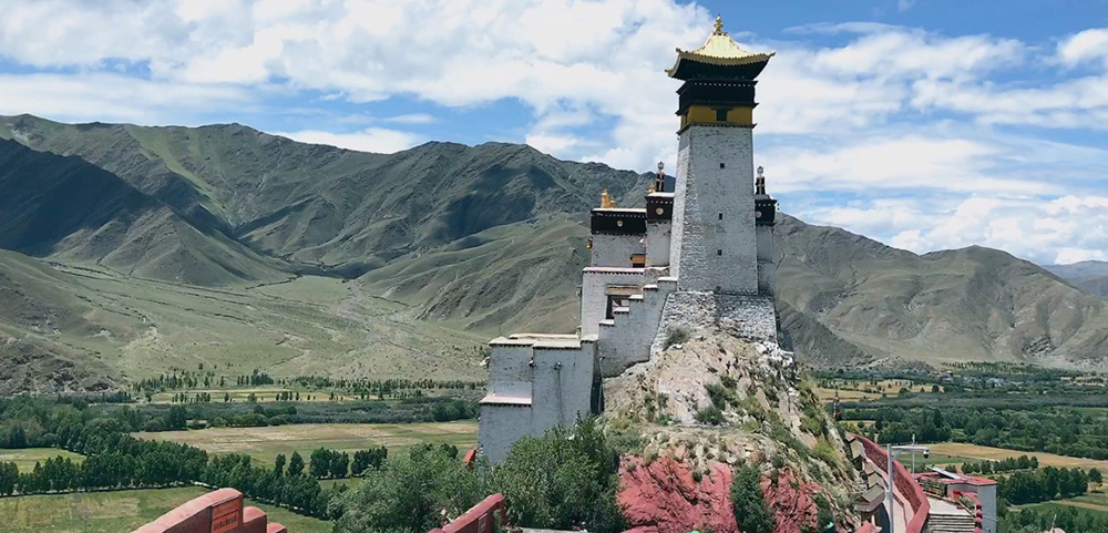 チベット ヨンブ･ラカン（雍布拉康）